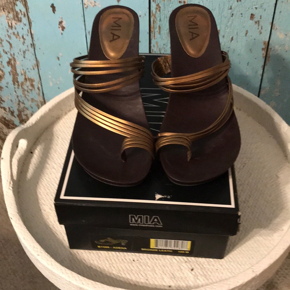 Gorgeous Strappy Leather Bronze Sandal 10M